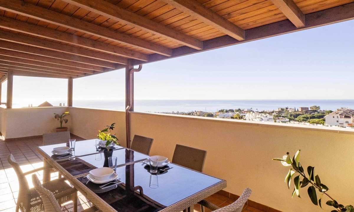 Benagalbon Apartment | Penthouse with sea views, pool and parking