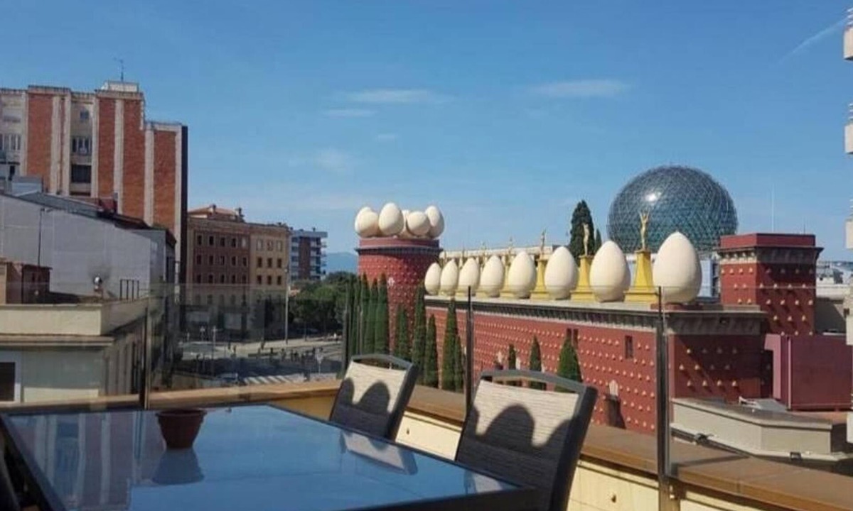 Figueres Apartment | Penthouse overlooking the Dali Museum - Serena Stays