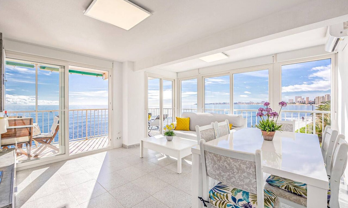 Coveta Fuma Apartment | Pet friendly apartment in El Campello with WiFi