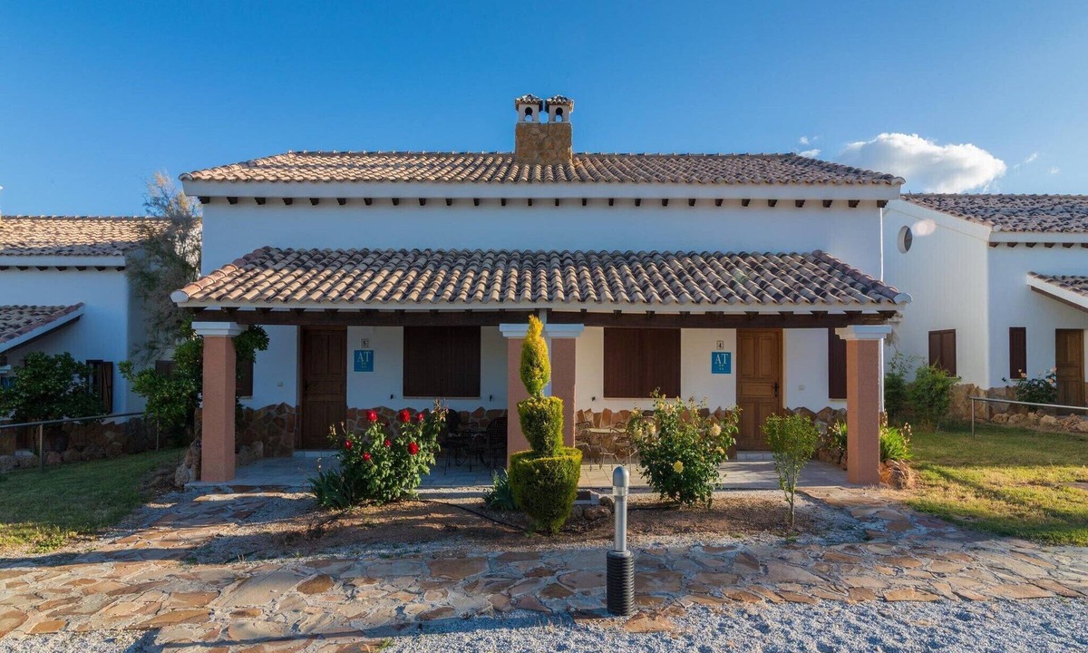 Pozo Alcon House | Pet-Friendly Ibipozo Getaway