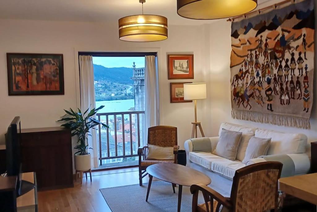 Pontedeume Apartment | Piso con preciosas vistas, patio privado y amplio garaje
