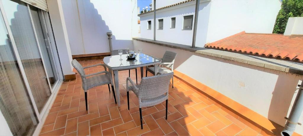 Llanca Apartment | PORT MONTURIOL 9