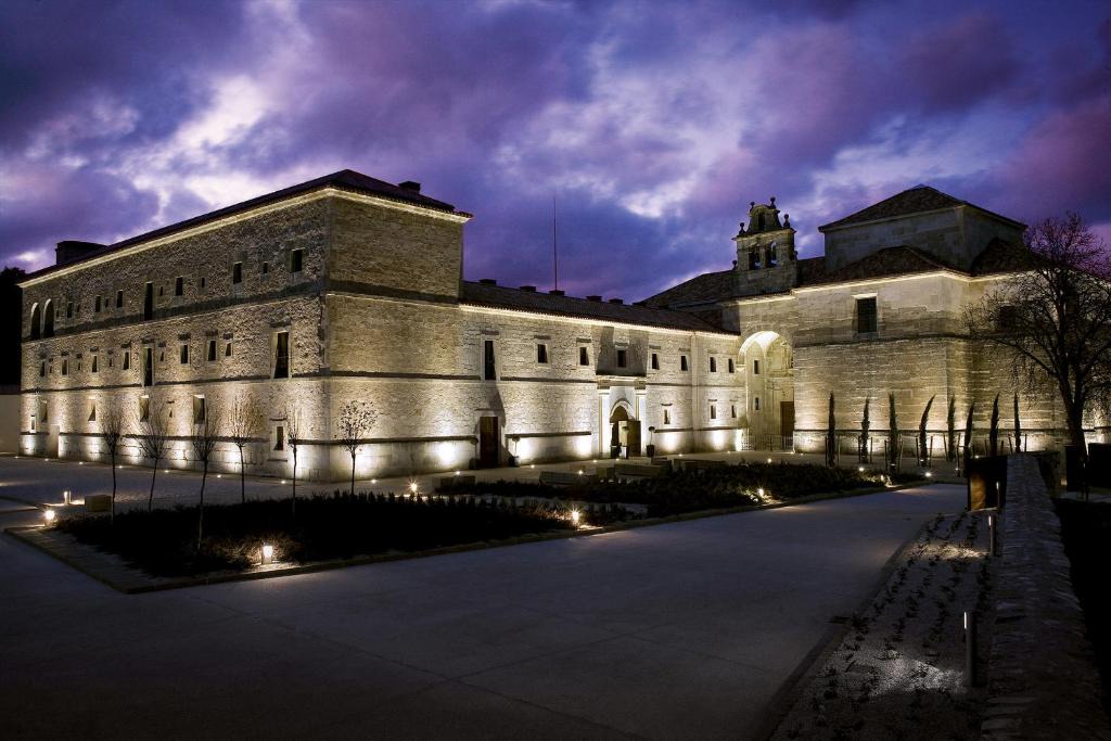Santo Domingo de Silos Hotel | Posada Real Convento San Francisco