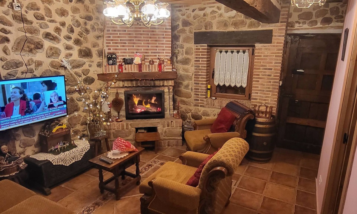 San Martin de Valdetuejar House | Preciosa Casa con Barbacoa Chimenea y Piscina