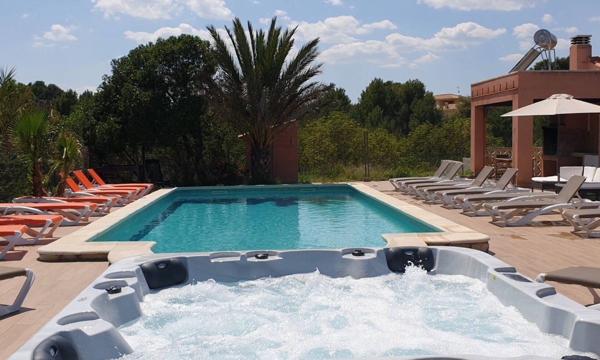 L'Ametlla de Mar Villa | ⭐Private 13-Bedroom, 8 Bathroom Villa💦Huge pool💦♨️Jacuzzi ♨️Jacuzzi ❄️Full A/C🍖BBQ🏓PP