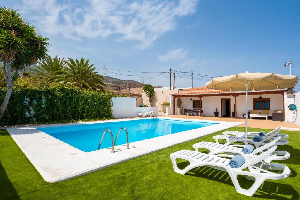 Guimar House | Private house with pool & garden