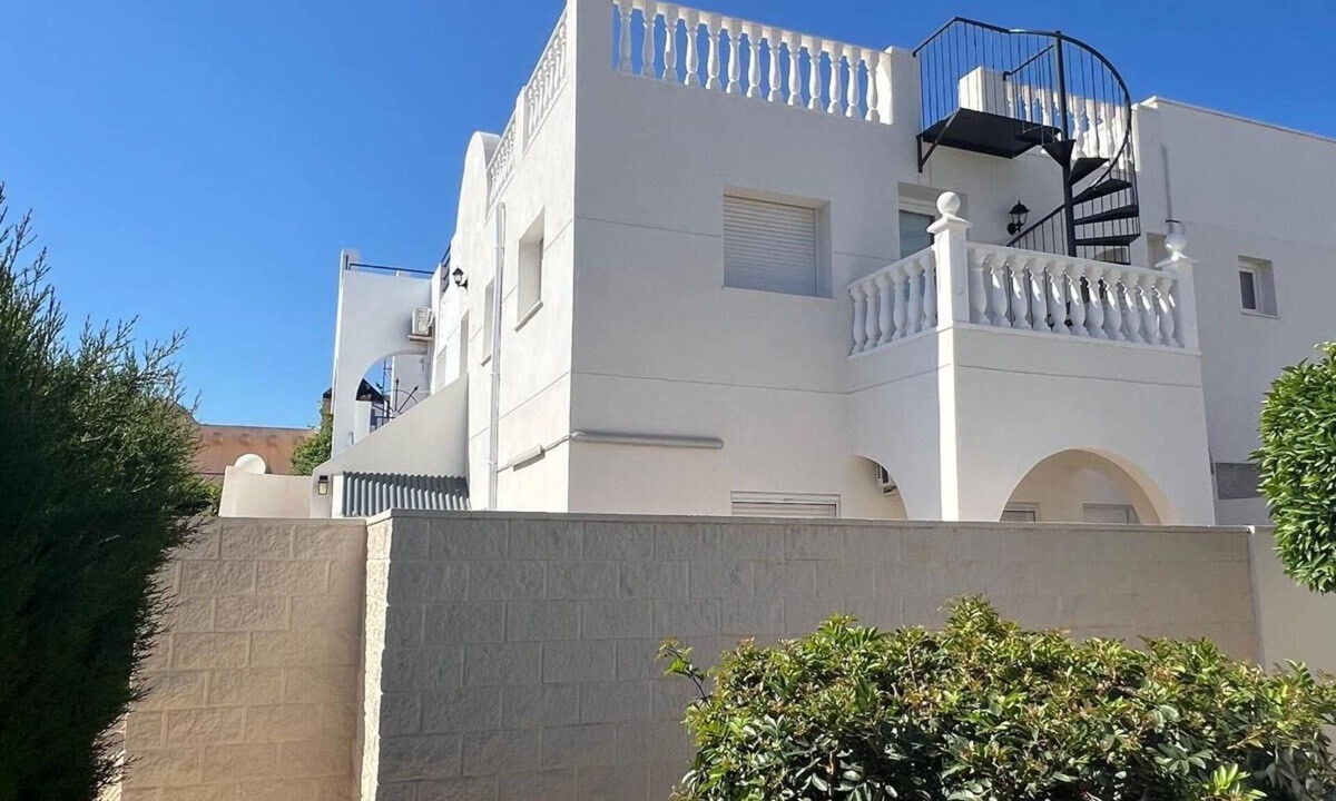 Torrevieja Ski Chalet | Private Villa in Torrevieja: 2 Independent Suites, Pool & Huge Sun Terrace