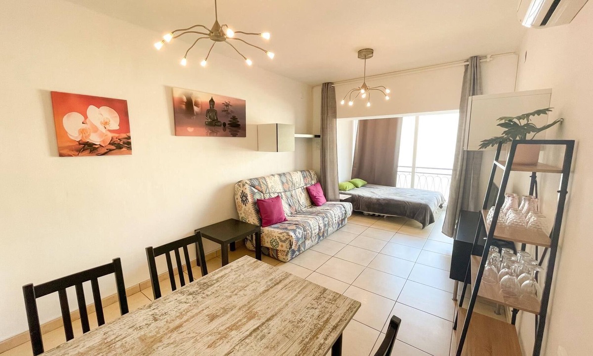 Roses Town Center Apartment | PST. Studio 400 m from the beach