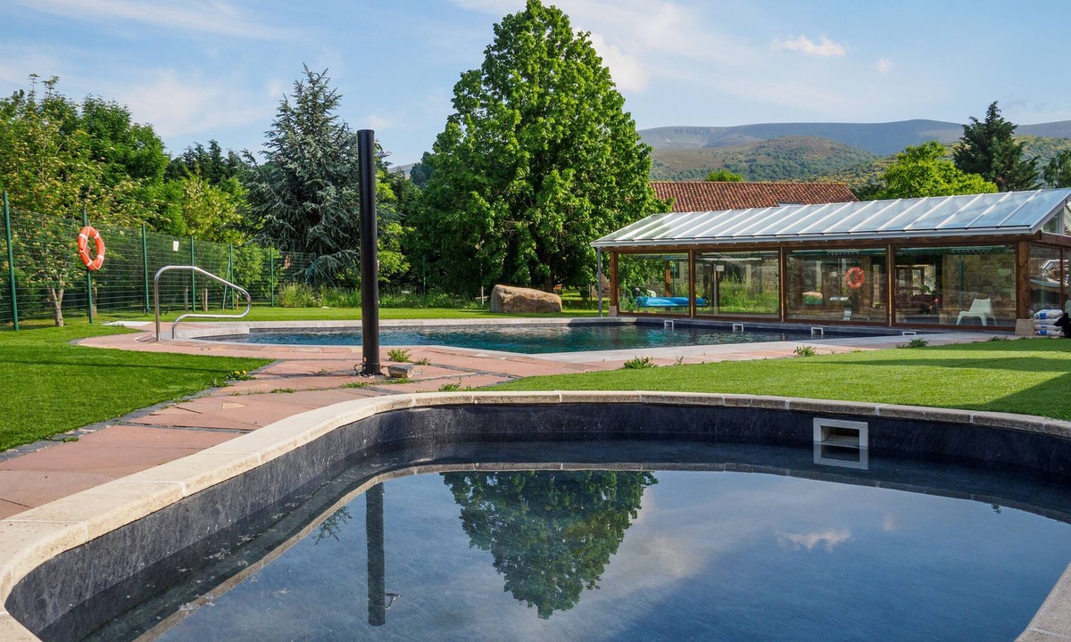 Hermandad de Campoo de Suso Hotel | Puente Romano