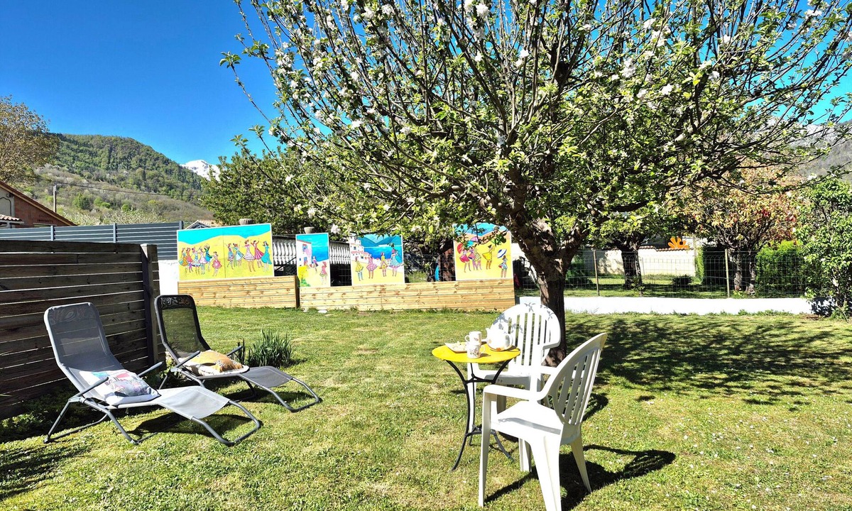 Tarascon-sur-Ariege House | Quiet and Artistic Cottage in Tarascon-sur-Ariège