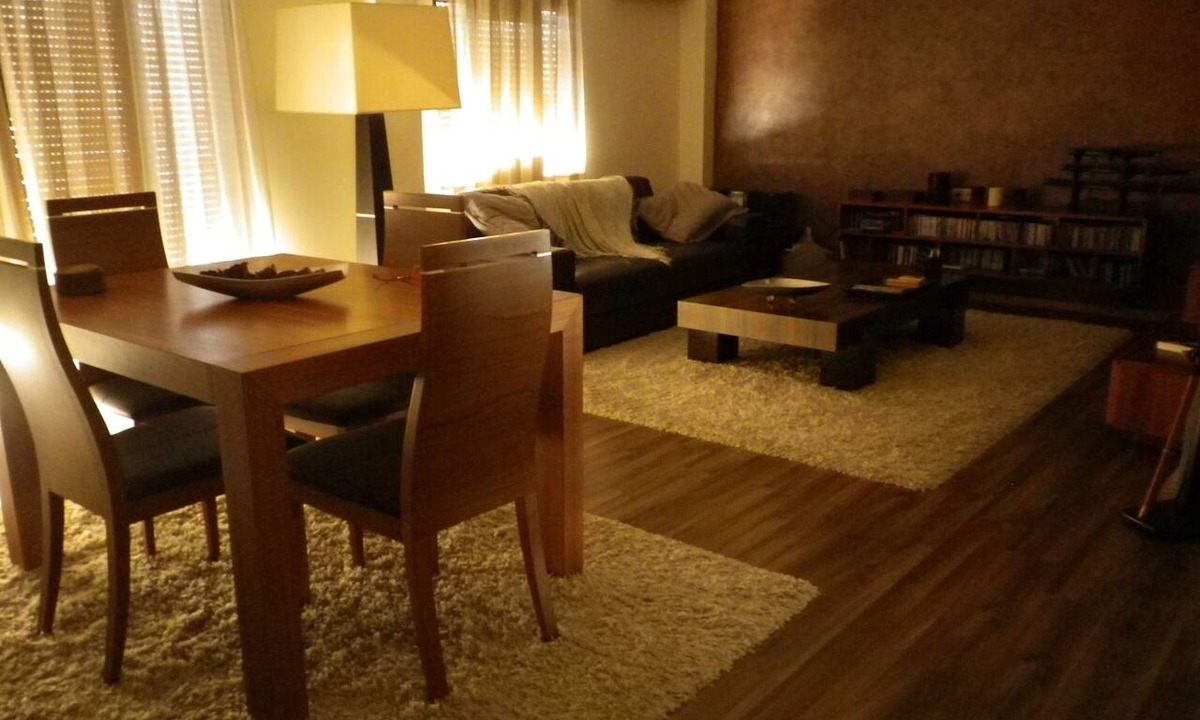 Malilla Apartment | Quiet and bright apartment. WIFI + FREE BREAKFAST