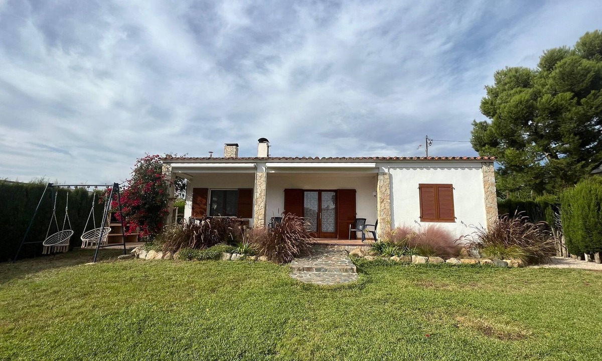 Calonge House | Quiet house with large garden near the beach ideal for families.