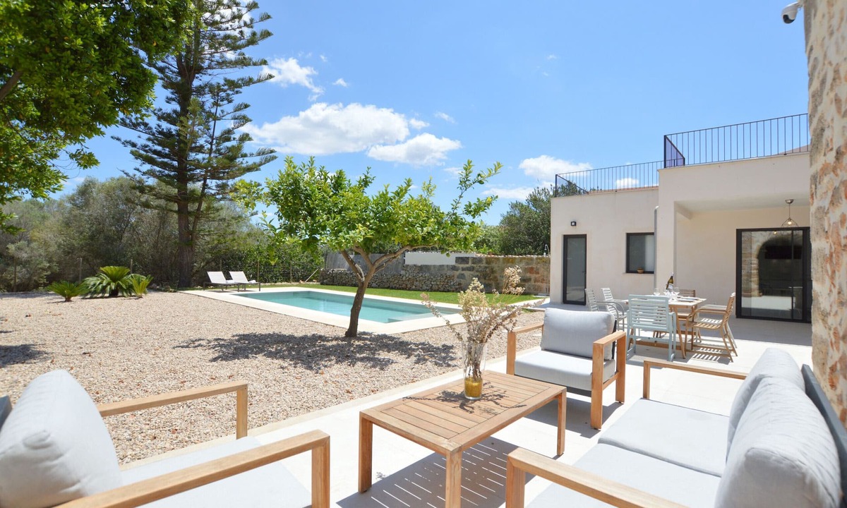 Santa Eugenia Ski Chalet | Renewed House with Pool in the Middle of the Island