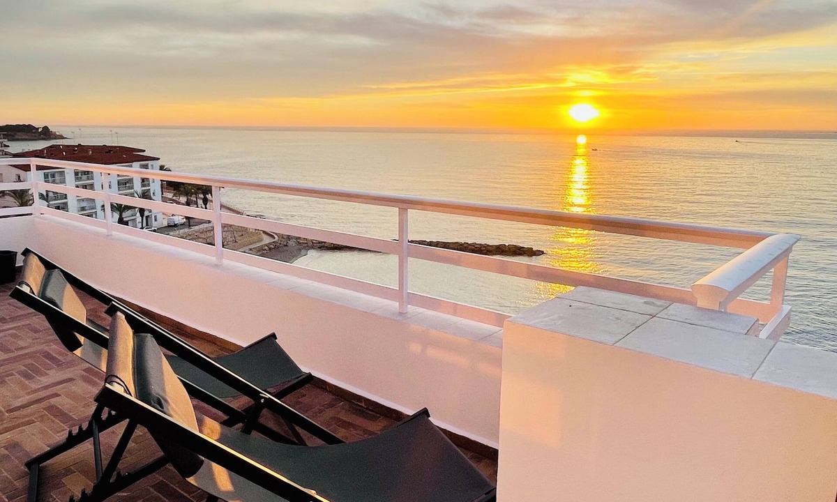 Costa Dorada Apartment | Respiro Del Mar - Beachfront Superior Apartment in L'Ametlla de Mar