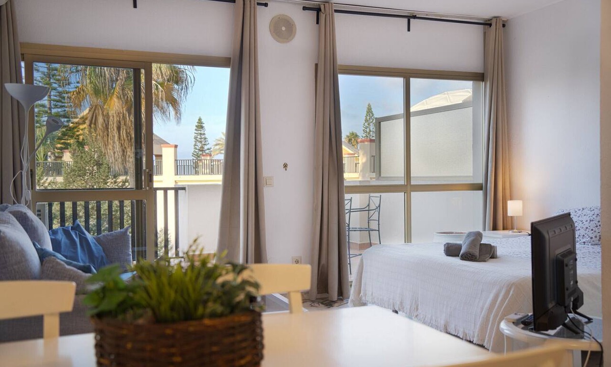Nikki Beach Apartment | Romana Playa 725 -beachside studio for rent in Elviria