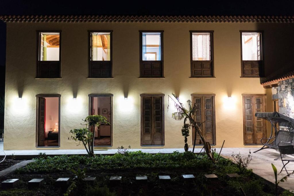 Alajero House | Room in Lodge - Rural Loft In Caserio De La Hondura