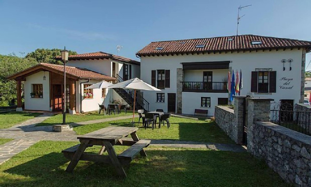 Playa Del Canal Adults | Villanueva de Pria