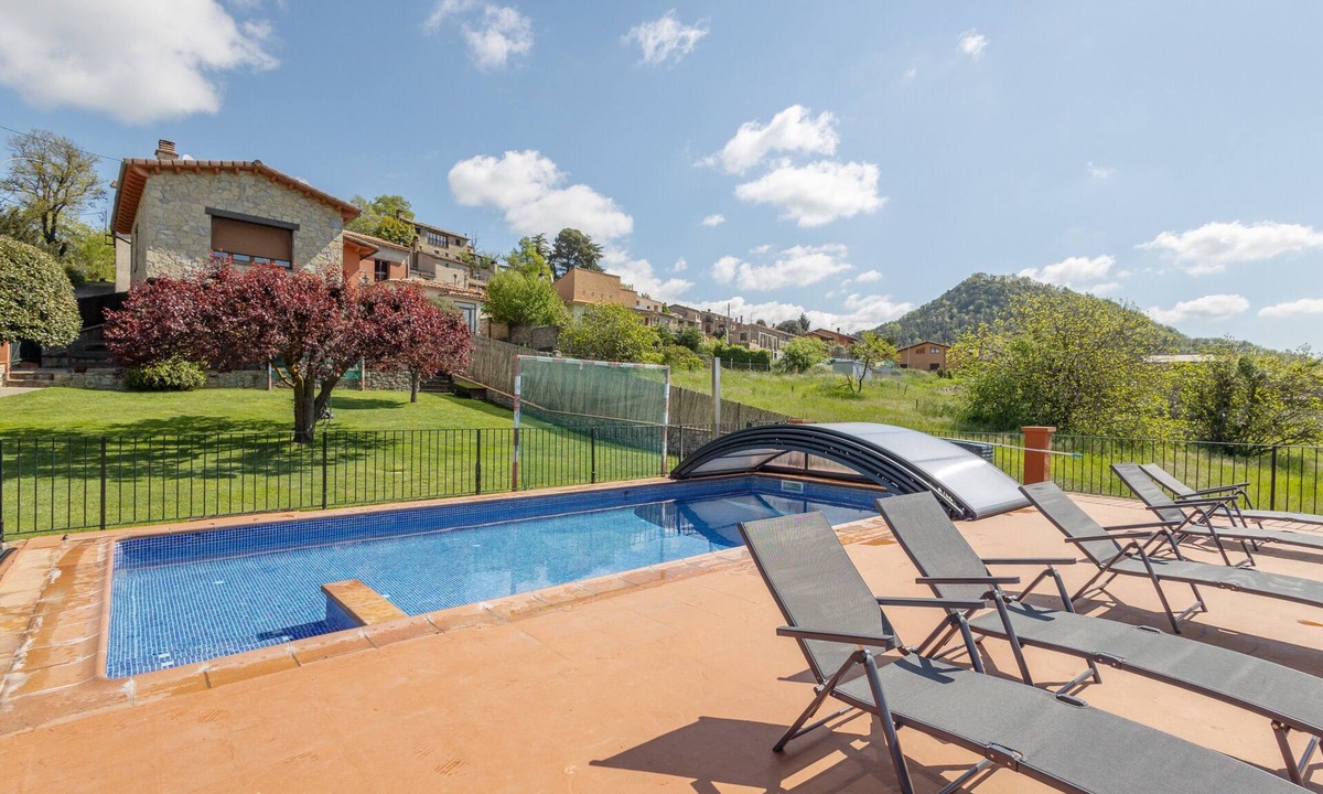 Santa Maria de Besora House | Rural House 'Cisquet' with Mountain Views, Shared Pool and Wi-Fi