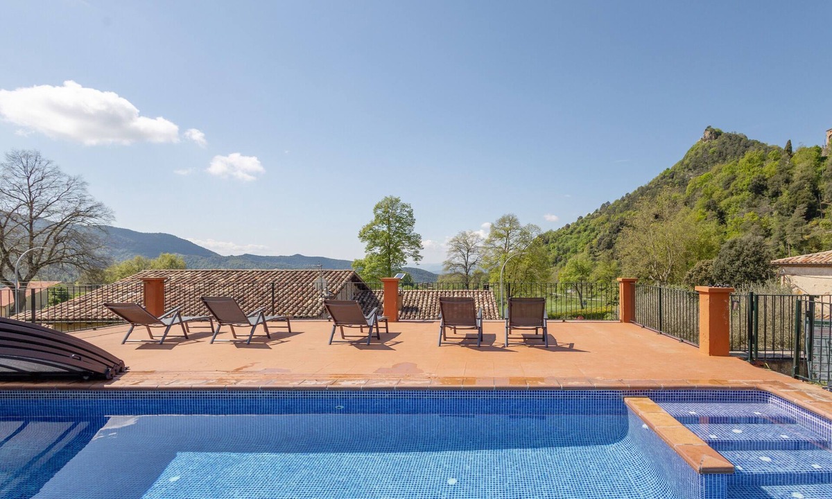 Santa Maria de Besora House | Rural House 'Cal Nan' with Mountain Views, Shared Pool and Wi-Fi