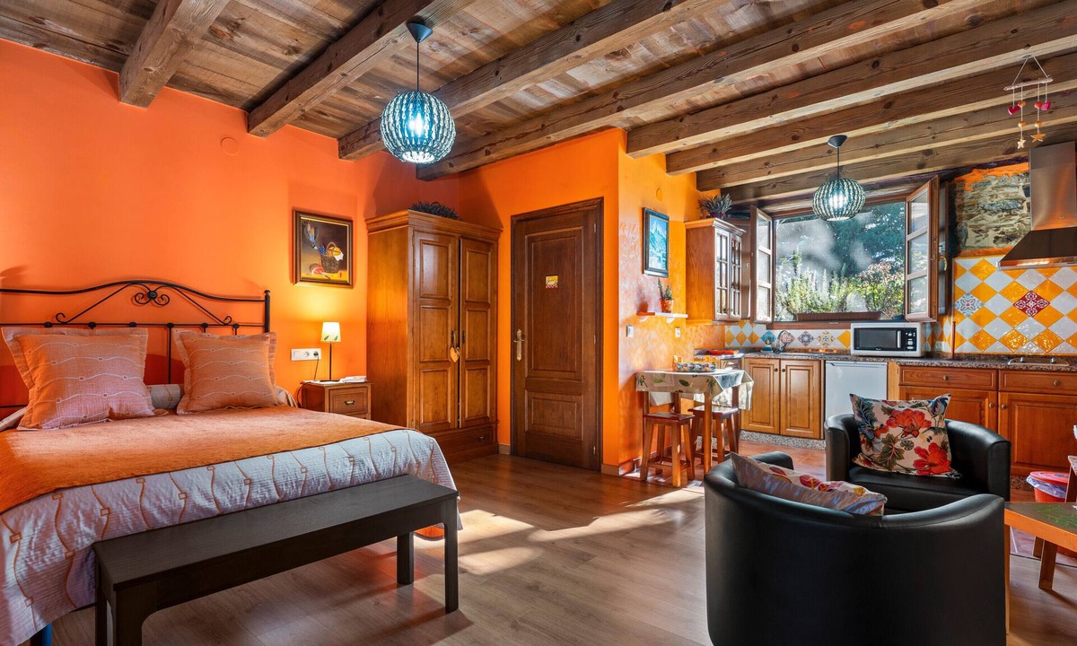 Vilaframil House | Rural House 'Nogueira' with Mountain Views, Private Terrace and Wi-Fi