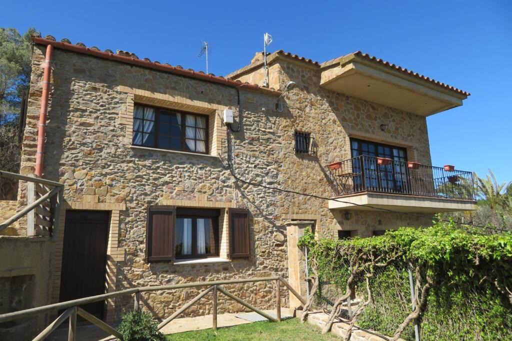 Fontanilles House | Rustic house in Gualta.