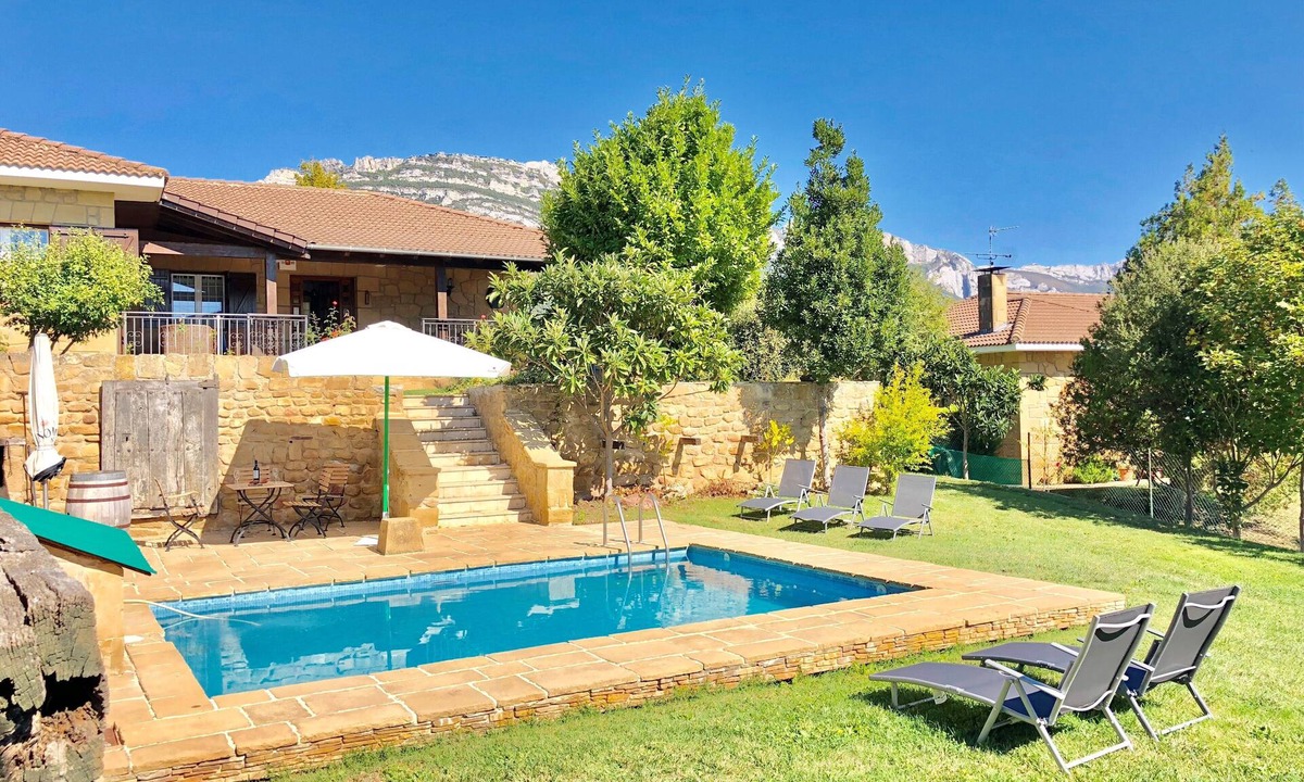 Ganuza Villa | Sagasti-Enea Villa with private pool in the RIOJA Alavesa