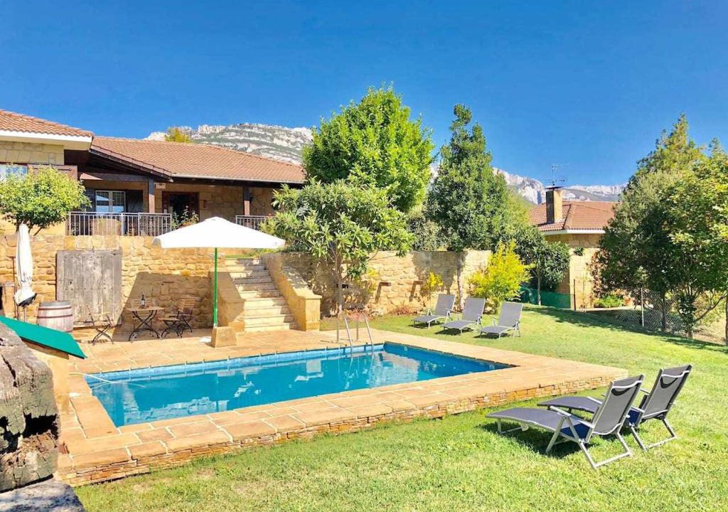 Ganuza House | SagastiEnea Villa con Piscina y Tenis en la Rioja