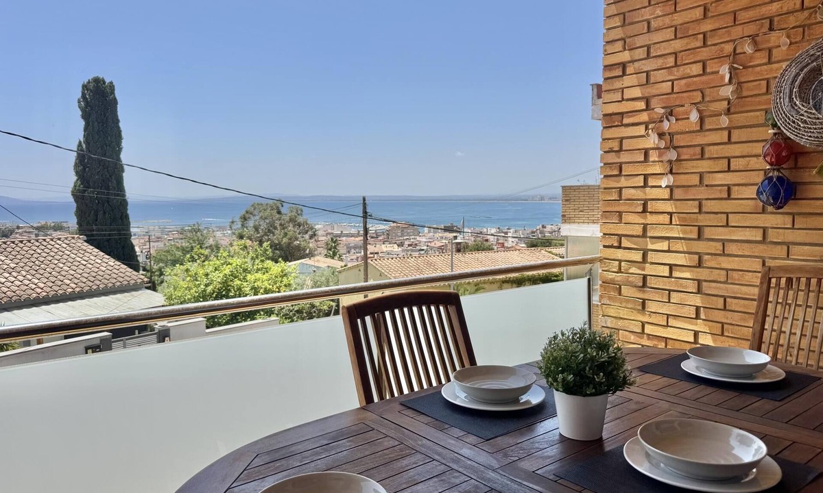 Roses Town Center Apartment | SAU. Beautiful sea views, spacious terrace, pool and parking