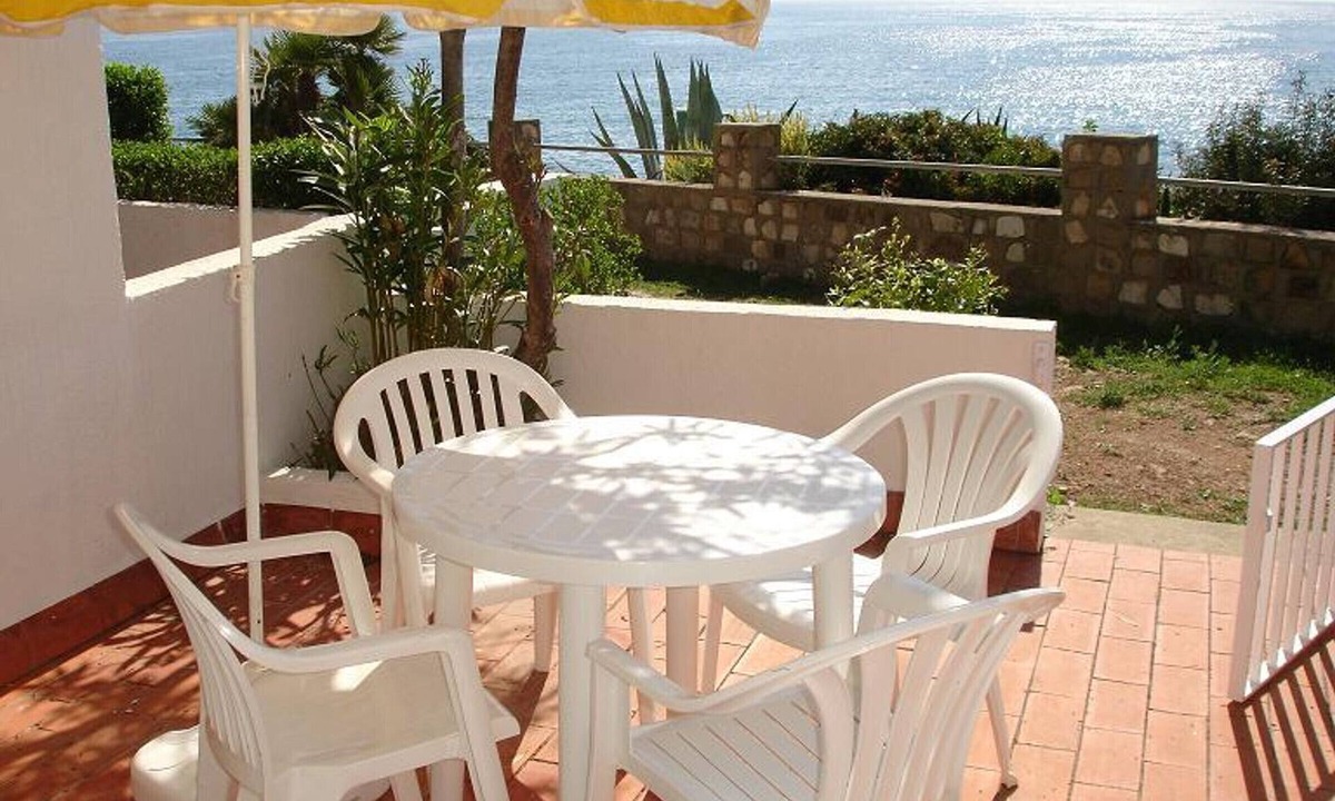 Calafat Apartment | Seaside Bungalow with Terrace Overlooking Turquoise Waters