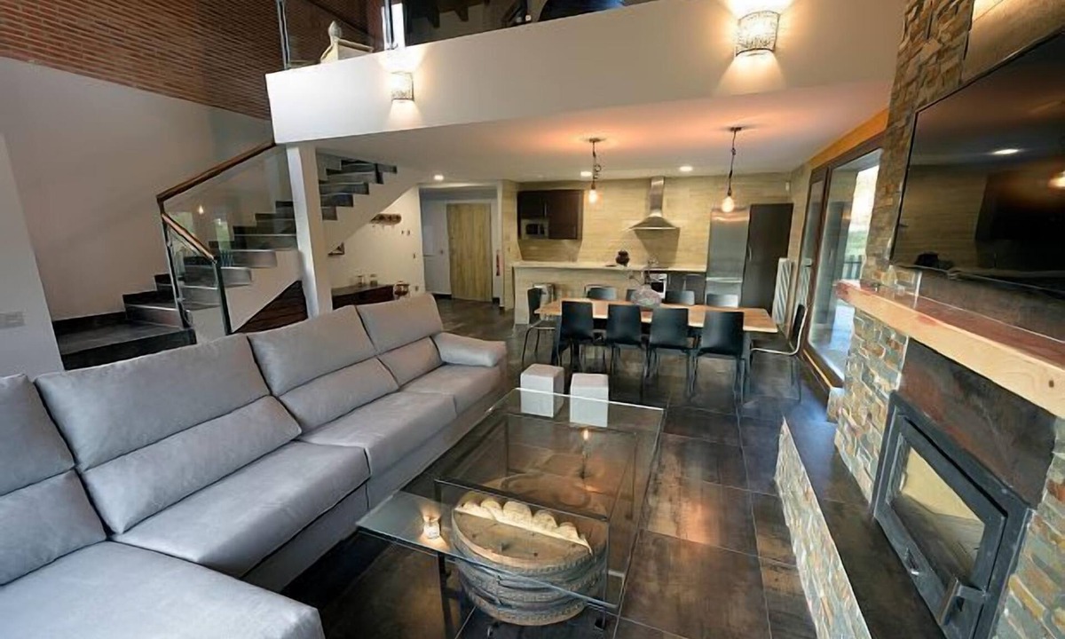 San Leonardo de Yague Cottage | Self catering La Puerta del Rio Lobos for 10 people