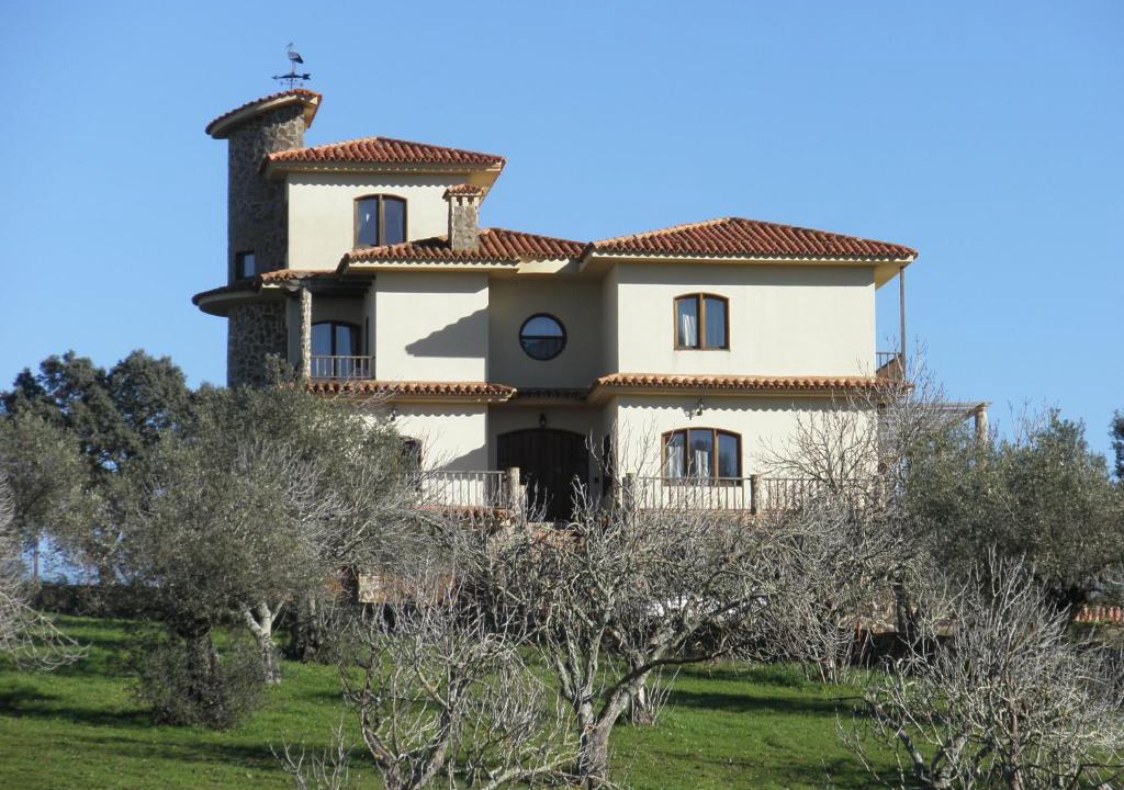 Salvatierra de los Barros House | Sierras y Valles