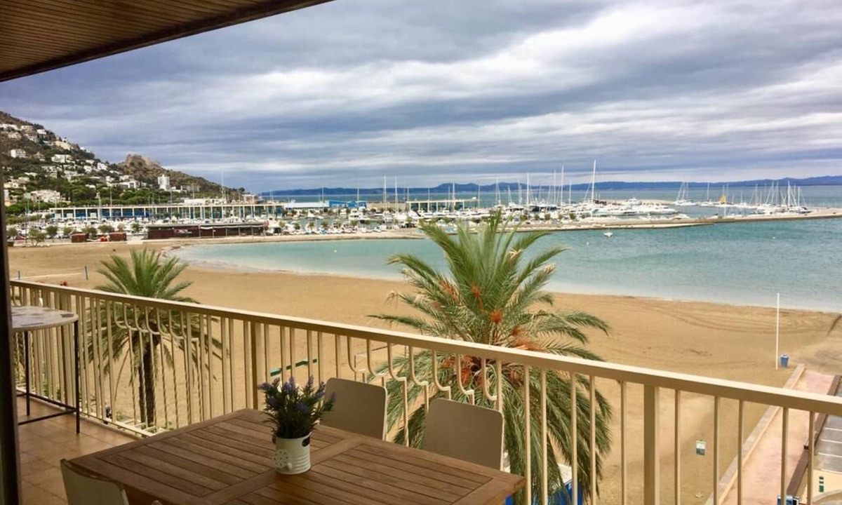 Roses Town Center Apartment | Spacious apartment facing the beach of Roses