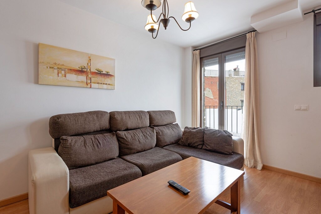 Gudar Apartment | Spacious Apartment in Gudar with Heating