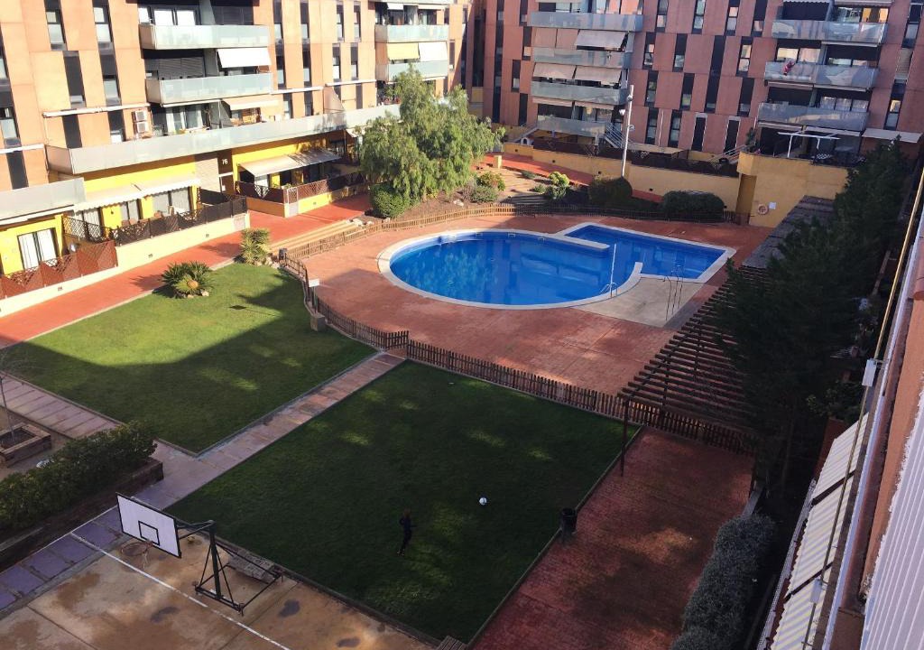 Terrassa Apartment | Spacious Apartment in Terrassa with Shared Pool, 85 m²