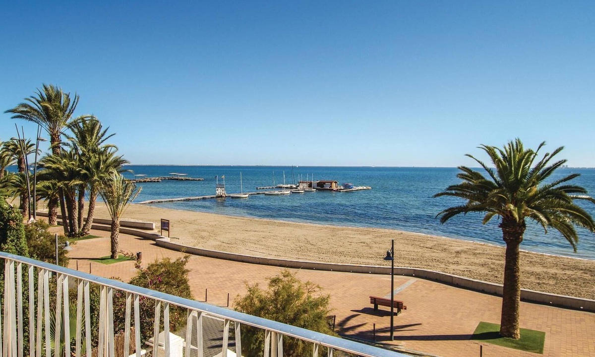 Santiago de la Ribera Apartment | Spacious, cosy and bright holiday apartment on the 1st floor of a chalet in Santiago de la Ribera.