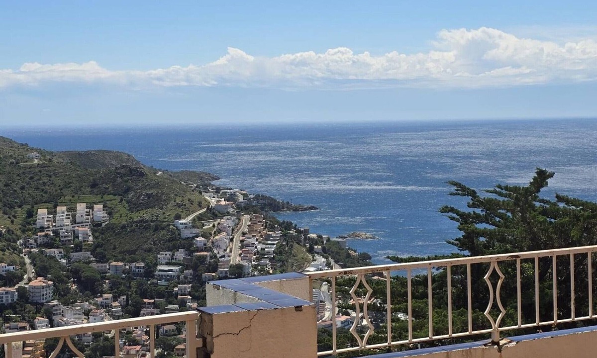 Almadraba-Canyelles Villa | Spacious house in Roses for 16 people with pool and large parking