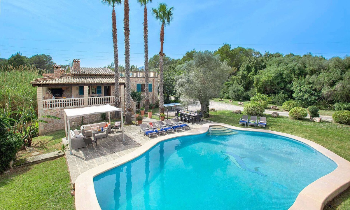 Alcudia Villa | Spacious Stone Villa, A/C, Private Pool, Idyllic Setting - 10mins from Ancient Towns & Beaches!