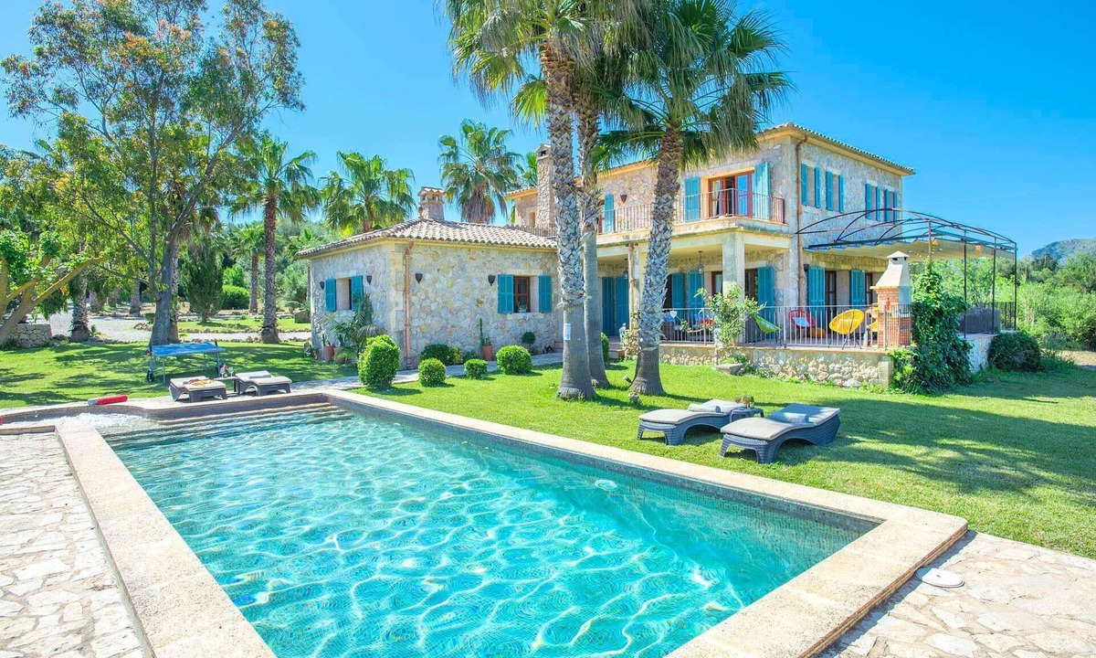 Alcudia Villa | Spacious & Stylish Country Villa, A/C, Private Pool with Whirlpool, Superb Views 10 mins to Beaches!