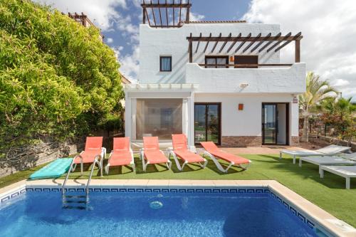 San Miguel de Abona Villa | Spacious Villa Laurisilva