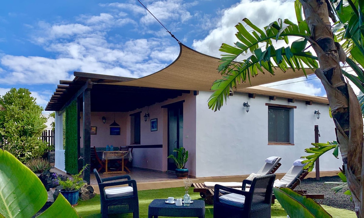 Lajares Villa | Spacious villa in Lajares with separate relaxation area and garden.