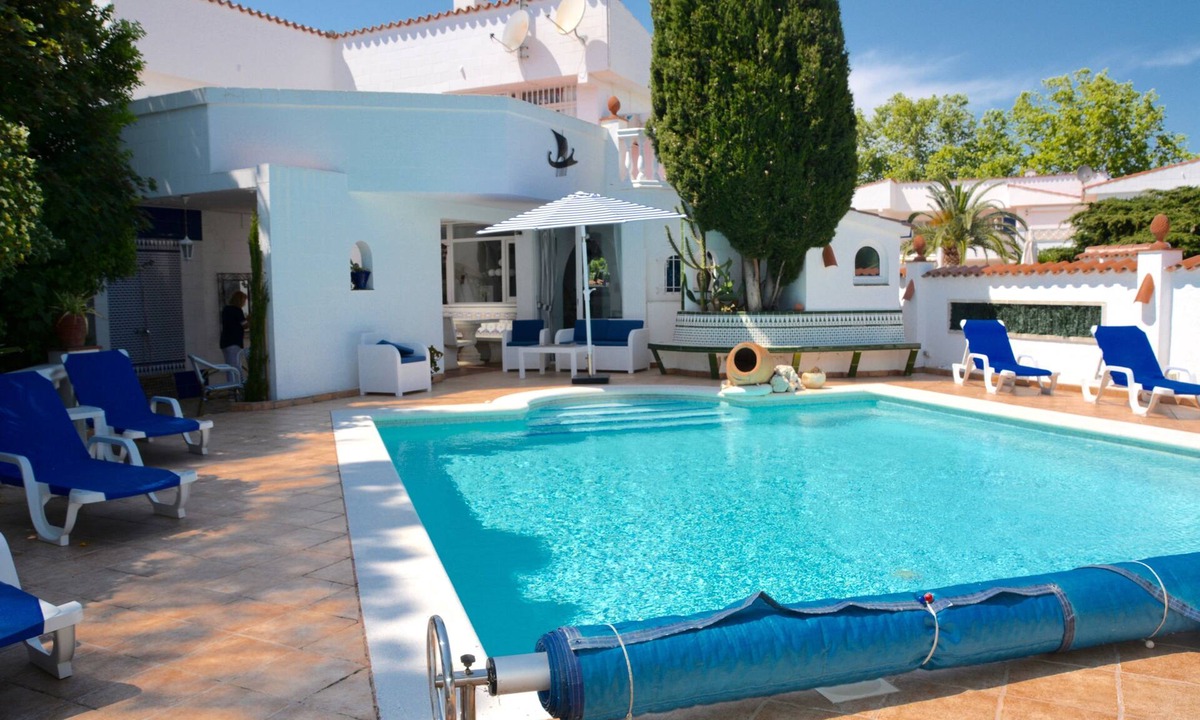 Empuriabrava Villa | SPECIAL OFFER BEAUTIFUL VILLA SWIMMING POOL AMARRE
