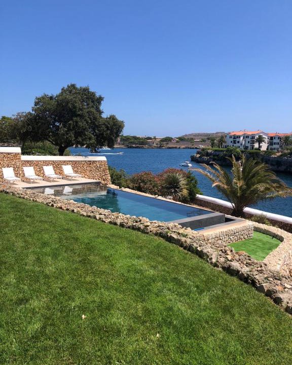 Santa Ana Villa | Splendide Villa les pieds dans l'eau dans la baie de Mahon
