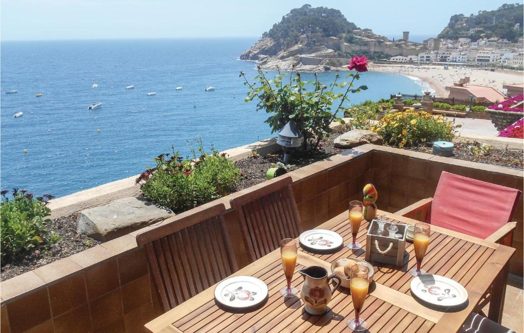 Tossa de Mar Apartment | Stunning apartment in Tossa de Mar with 3 Bedrooms, WiFi and Outdoor swimming pool