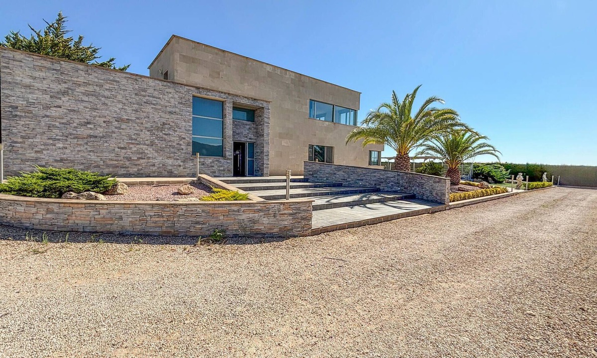 Yecla House | Stunning home in Yecla with private swimming pool, can be inside or outside