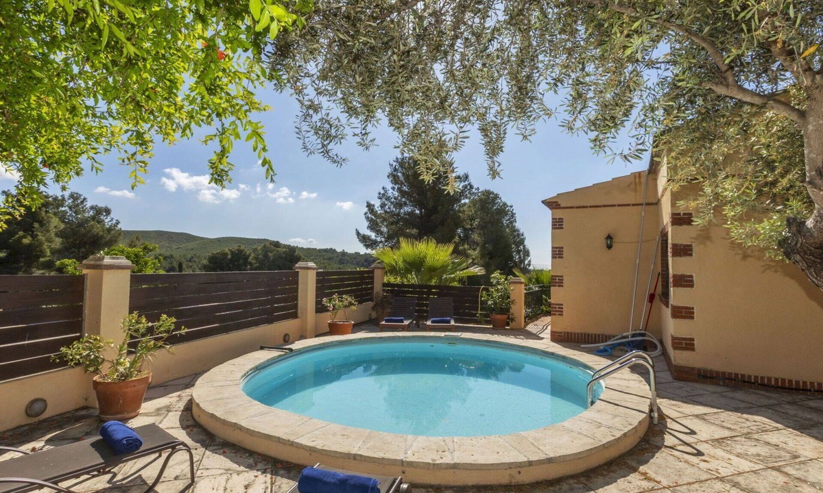 El Castell de Montornes House | Stunning private villa for 8 guests with private pool, WIFI, TV and patio