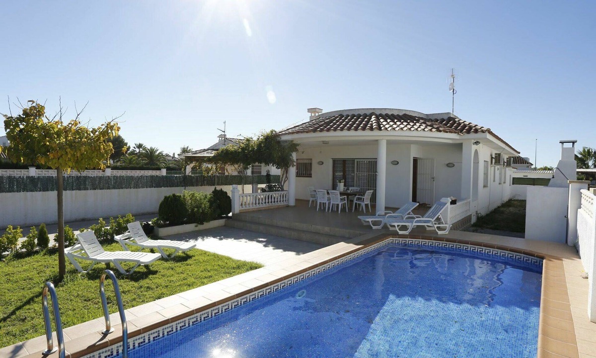 Riumar House | Stunning private villa for 8 people with WIFI, A/C, private pool, TV, patio and pets allowed