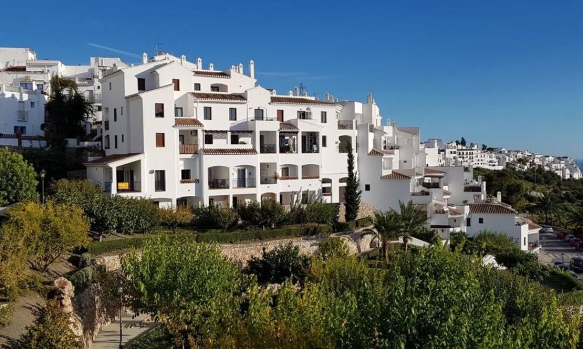 Frigiliana Apartment | Stunning views, centrally located modern apartment. Air con, Pool, WiFi and Sky.