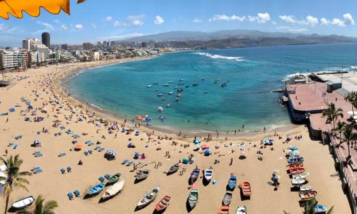 Las Palmas de Gran Canaria Ski Chalet | Sunset views over the sea By CanariasGetaway