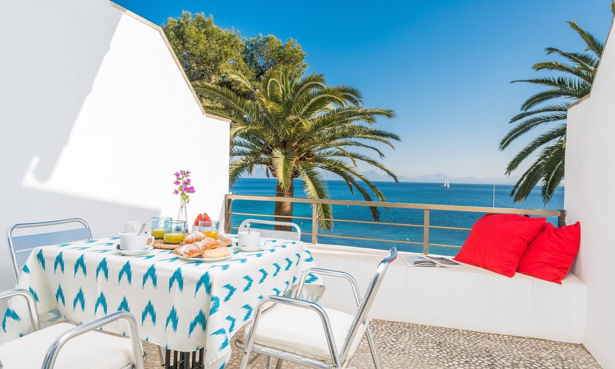 Alcanada House | SUN OF ALCANADA - Apartment with sea views in Alcanada. Free WiFi