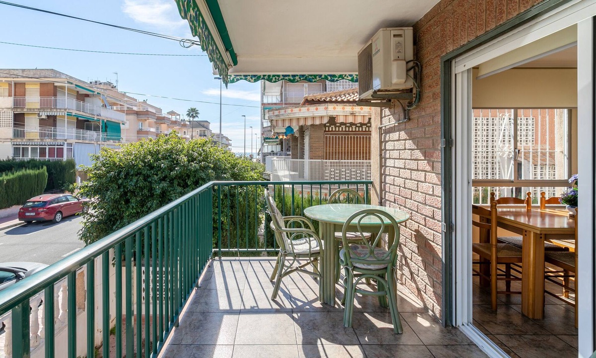Santa Pola Apartment | 'Sunflower Salamanca' Apartment with Balcony and Air Conditioning